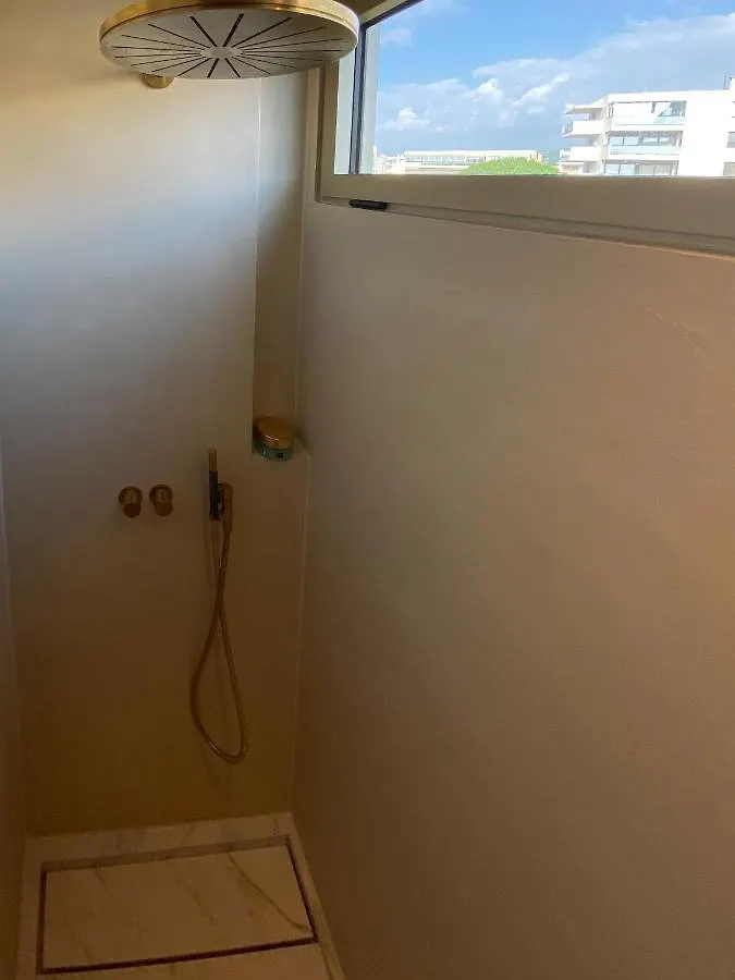 Apartment Blvd De La Croisette 82A, Cannes, La Reale France